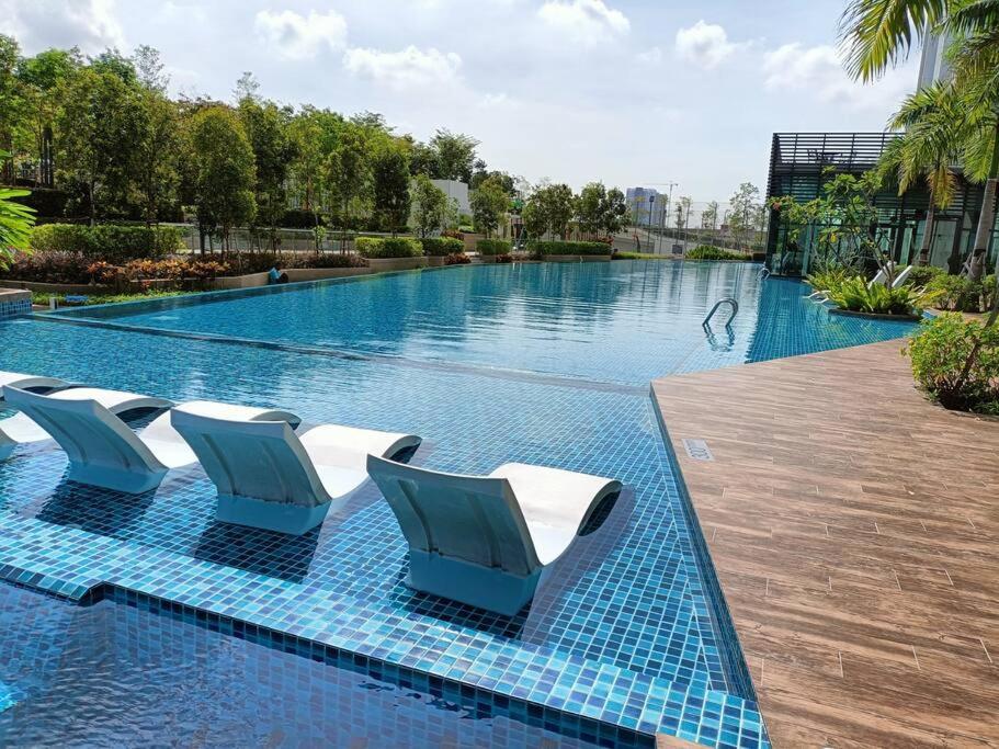 Greenfield Residence Sunway 2-5 Pax By Convivial Staycation B08 Петалинг-Джая Экстерьер фото